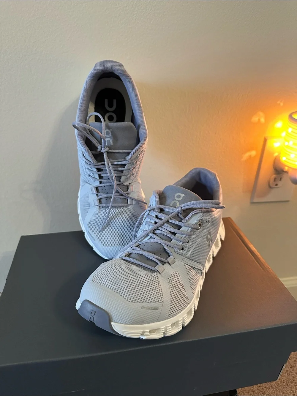 On Running Cloud 5 Women’s Size W9.5 color Heather/Fossil
